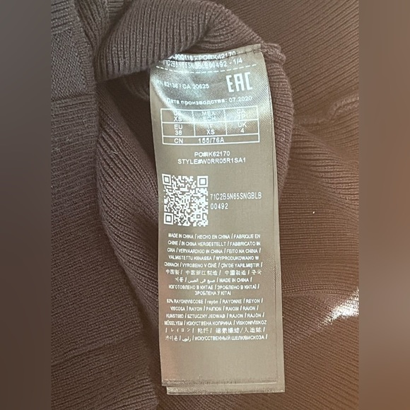 Women’s GUESS Long Sleeve Pierced V-Neck Irina Rib Sweater Pullover Sweater - Picture 12 of 14